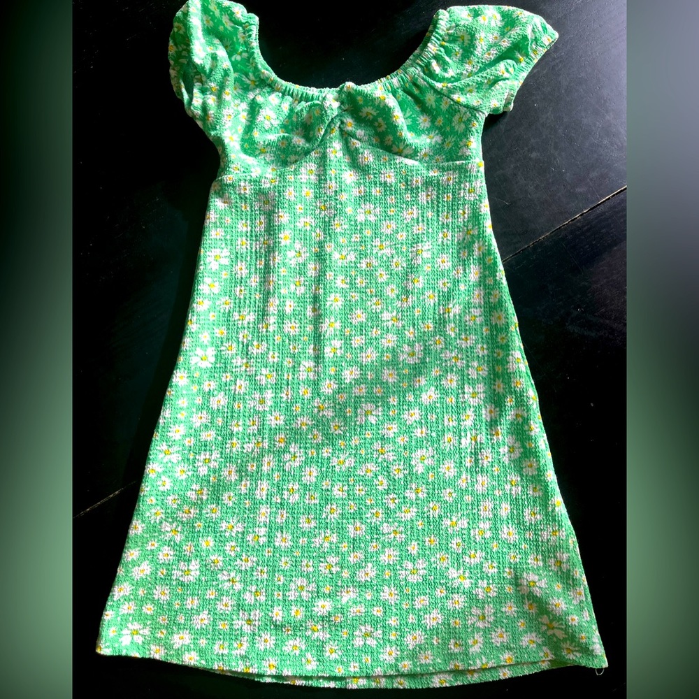 Urban Kids green sundress with daisies  size small (kids 7/8 years)